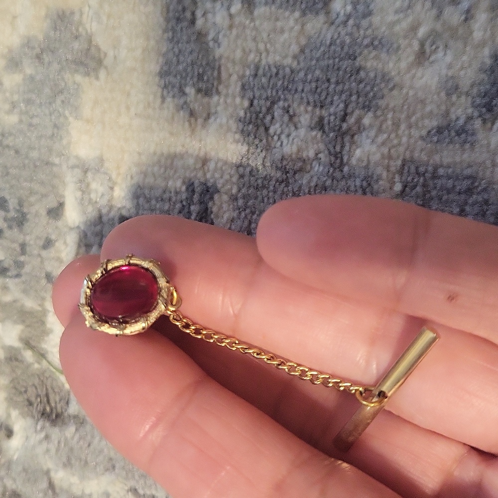 Tie tac